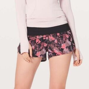 Lululemon Speed Up Short 2.5"
Translucence Alpine White Multi / Black, size 10